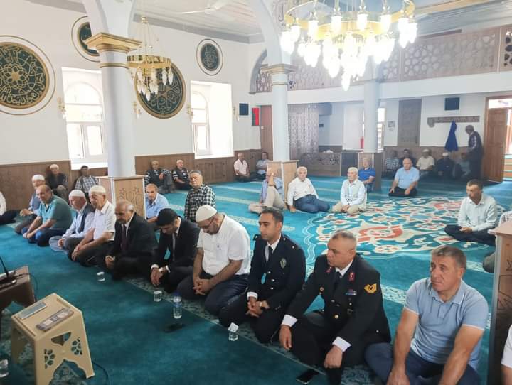  15 Temmuz Demokrasi ve Milli Birlik Günü dolayısıyla Bayat Çarşı Camii’nde tüm şehitlerimiz için Kuran-ı Kerim Tilaveti okutuldu. 
